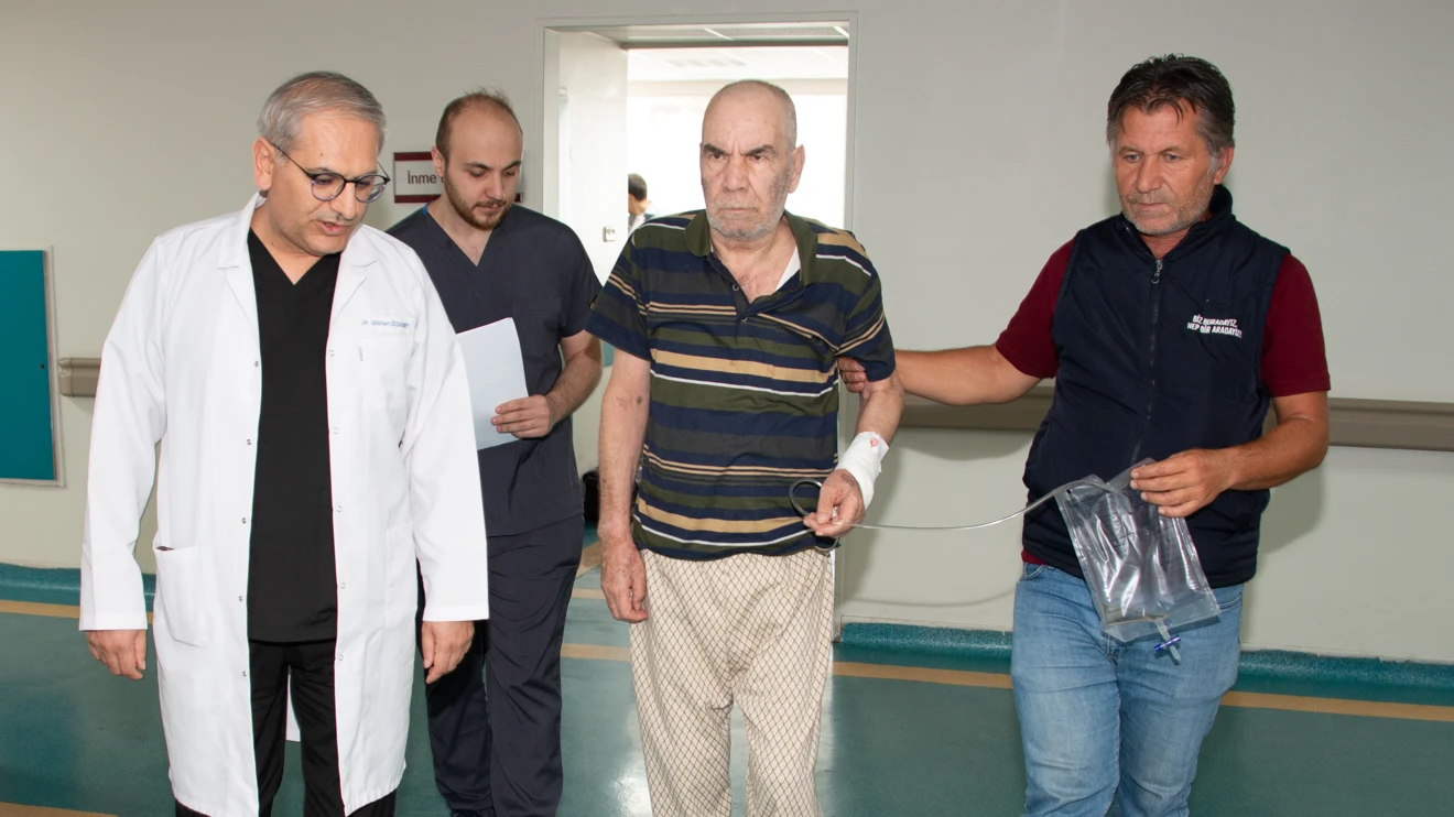 Şah damarları tıkalıydı, Selçuk Tıp’ta sağlığına kavuştu